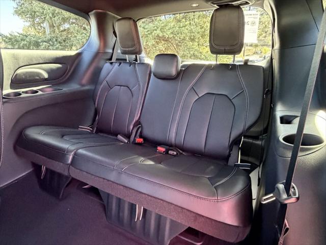 2026 Chrysler Pacifica Select AWD