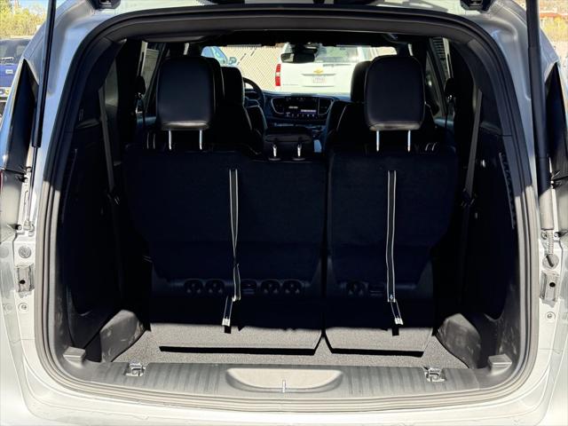 2026 Chrysler Pacifica Select AWD