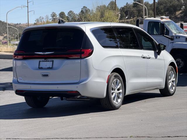 2026 Chrysler Pacifica Select AWD