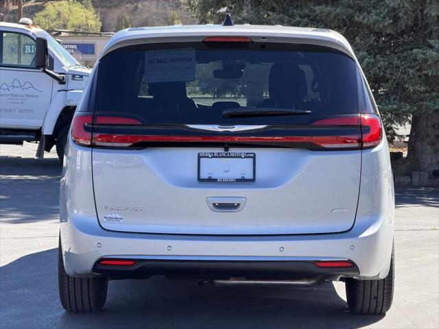 2026 Chrysler Pacifica Select AWD
