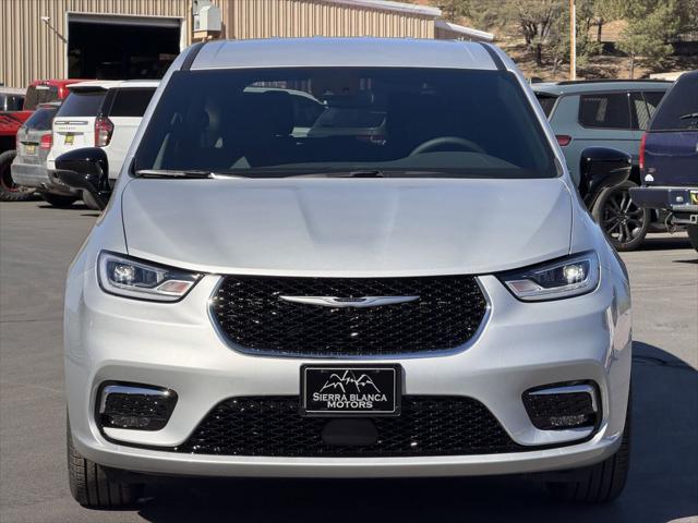 2026 Chrysler Pacifica Select AWD