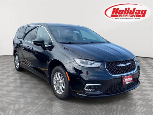 2024 Chrysler Pacifica Touring L for sale in Fond du Lac, WI