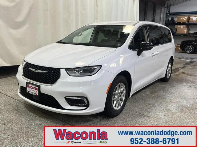2024 Chrysler Pacifica Touring L for sale in Waconia, MN