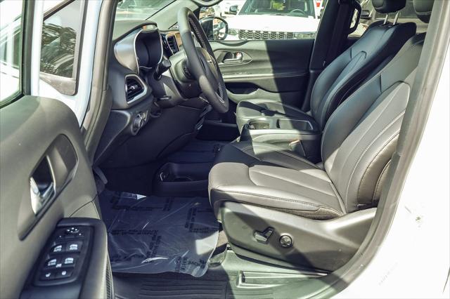 2026 Chrysler Voyager VOYAGER LX