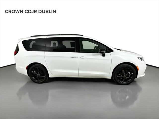 2026 Chrysler Pacifica Limited AWD