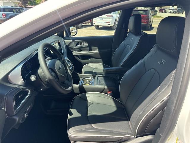 2026 Chrysler Pacifica Limited AWD