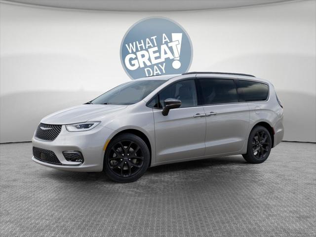 2026 Chrysler Pacifica PACIFICA SELECT AWD