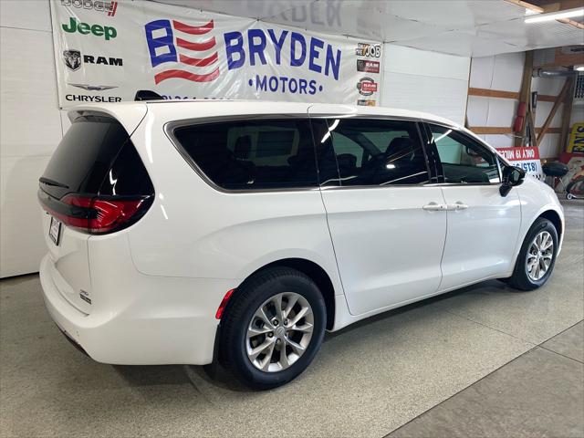 2026 Chrysler Pacifica PACIFICA SELECT AWD