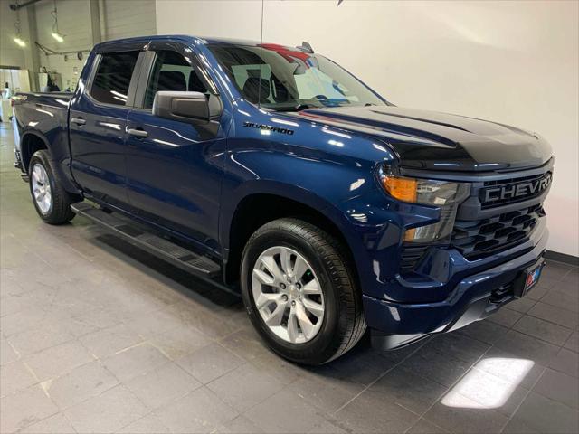 2022 Chevrolet Silverado 1500 4WD Crew Cab Short Bed Custom