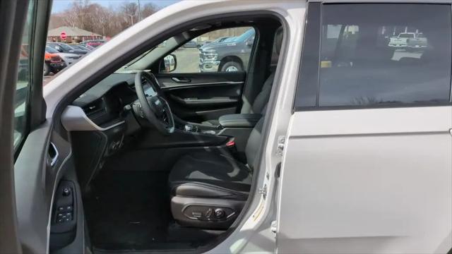 2026 Jeep Grand Cherokee Altitude 4x4