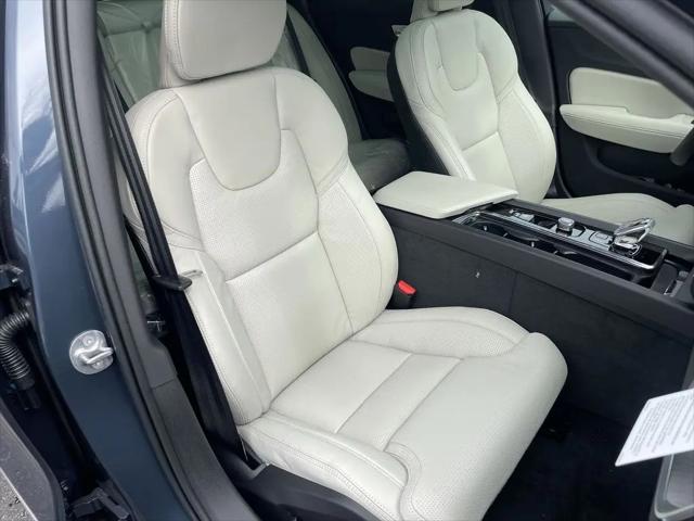 2026 Volvo V60 Cross Country Ultra, B5 AWD Gas (mild hybrid)