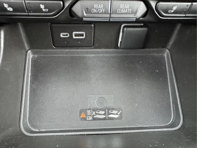2022 Chevrolet Suburban 4WD RST