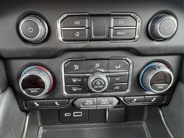 2022 Chevrolet Suburban 4WD RST