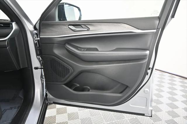 2026 Jeep Grand Cherokee L Altitude 4x4