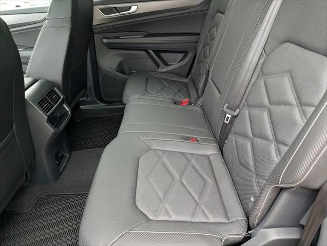 2026 Volkswagen Atlas Cross Sport SE with Technology