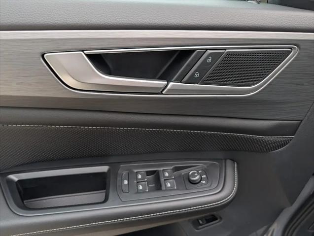 2026 Volkswagen Atlas Cross Sport SE with Technology