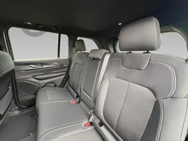 2026 Jeep Grand Cherokee Altitude 4x2