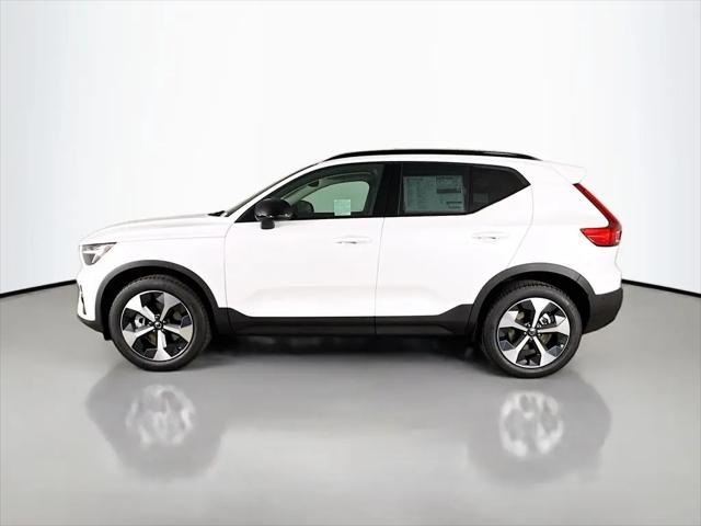 2026 Volvo XC40 Plus, B4 FWD Gas (mild hybrid), Dark