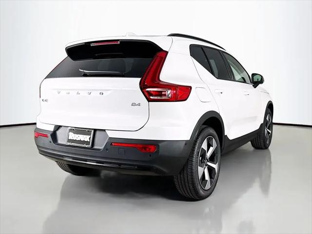 2026 Volvo XC40 Plus, B4 FWD Gas (mild hybrid), Dark