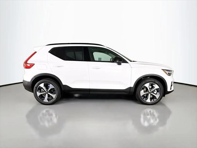 2026 Volvo XC40 Plus, B4 FWD Gas (mild hybrid), Dark