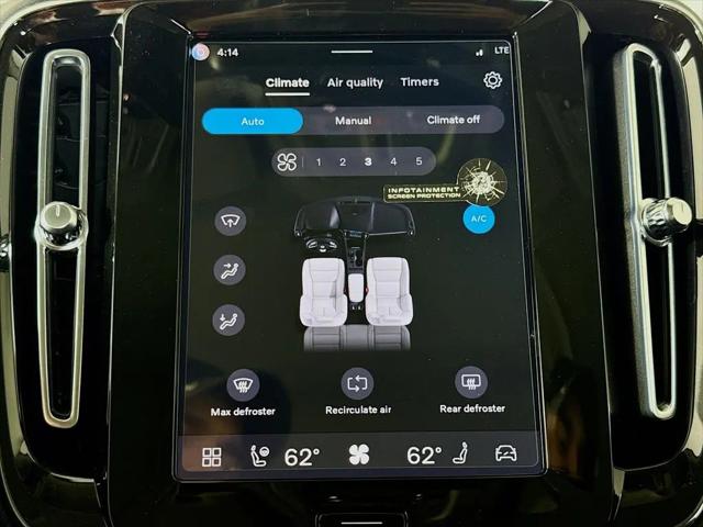 2026 Volvo XC40 Plus, B4 FWD Gas (mild hybrid), Dark
