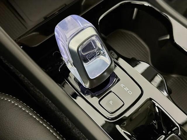 2026 Volvo XC40 Plus, B4 FWD Gas (mild hybrid), Dark