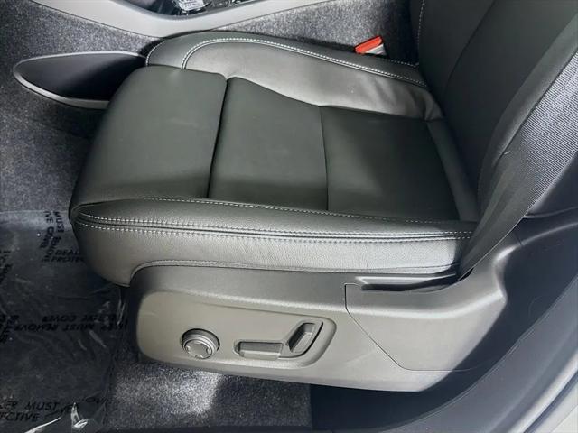 2026 Volvo XC40 Plus, B4 FWD Gas (mild hybrid), Dark