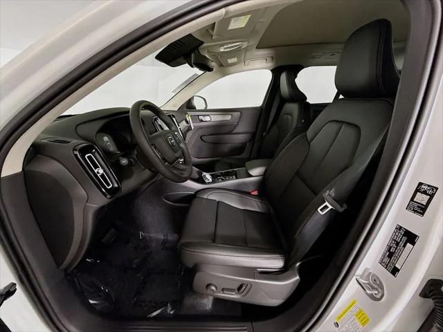 2026 Volvo XC40 Plus, B4 FWD Gas (mild hybrid), Dark