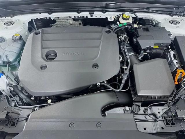 2026 Volvo XC40 Plus, B4 FWD Gas (mild hybrid), Dark
