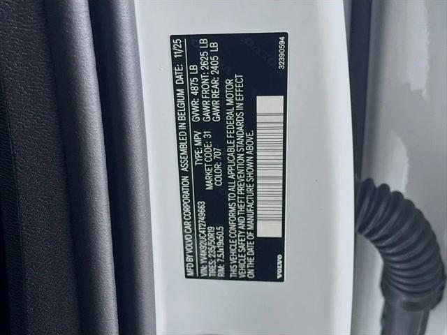 2026 Volvo XC40 Plus, B4 FWD Gas (mild hybrid), Dark