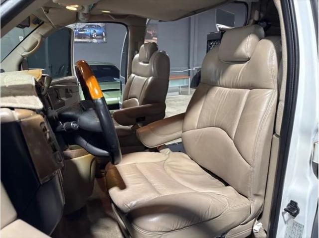 2004 Chevrolet Express Base