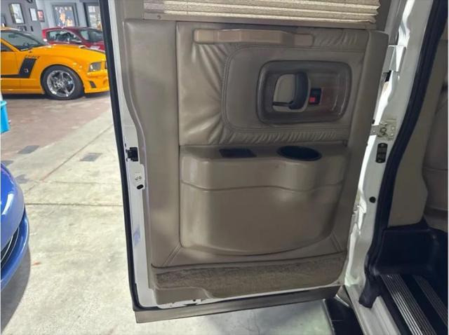 2004 Chevrolet Express Base