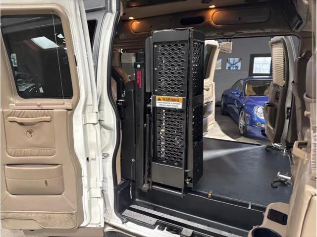 2004 Chevrolet Express Base
