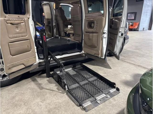 2004 Chevrolet Express Base