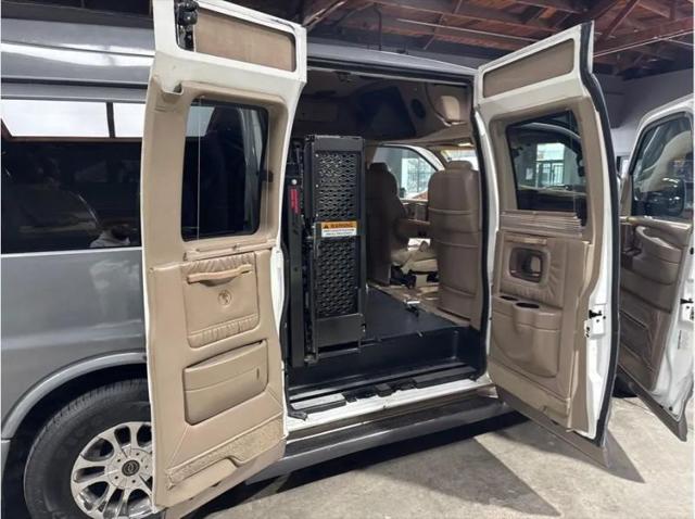 2004 Chevrolet Express Base