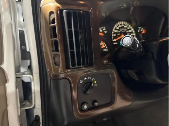 2004 Chevrolet Express Base