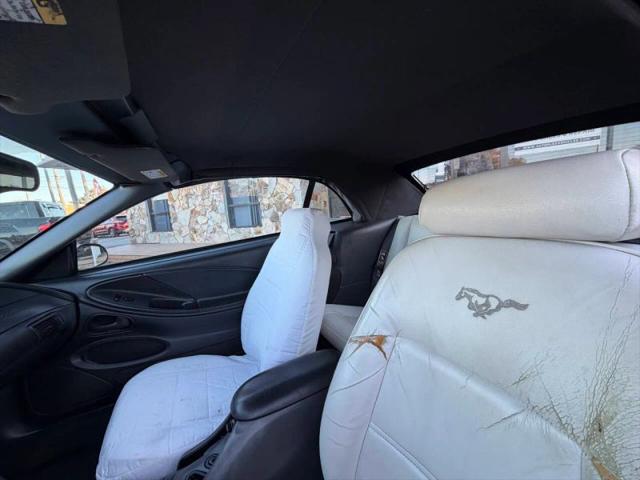 2000 Ford Mustang Base