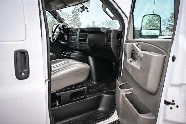 2022 GMC Savana Cargo RWD 2500 Regular Wheelbase Work Van