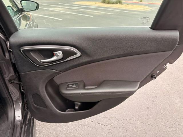 2016 Chrysler 200 Limited