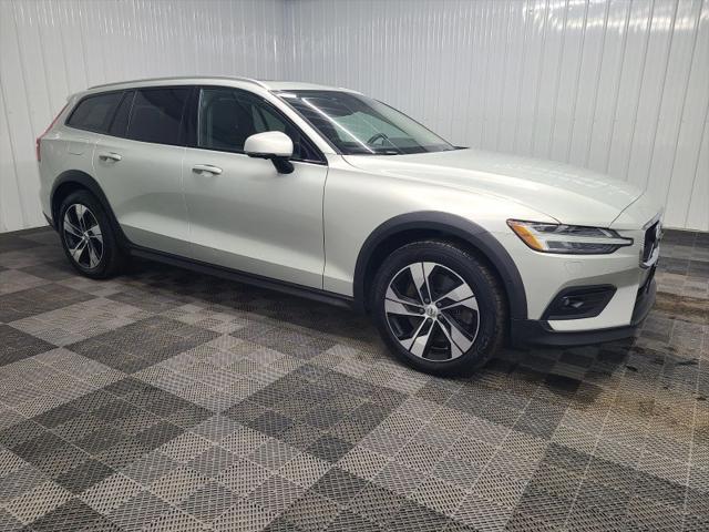 2020 Volvo V60 Cross Country T5 for sale in Geneva, NY