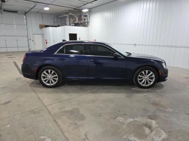 2016 Chrysler 300 Limited