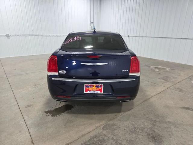 2016 Chrysler 300 Limited