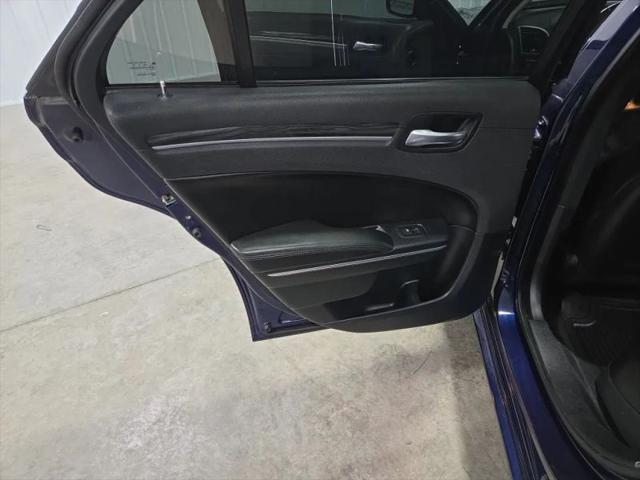 2016 Chrysler 300 Limited