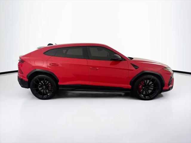 2022 Lamborghini Urus Standard
