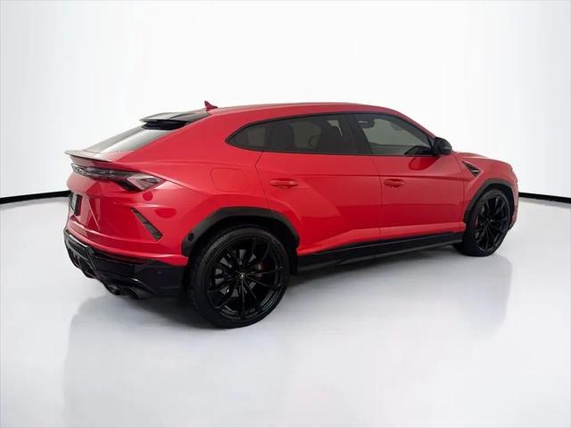 2022 Lamborghini Urus Standard
