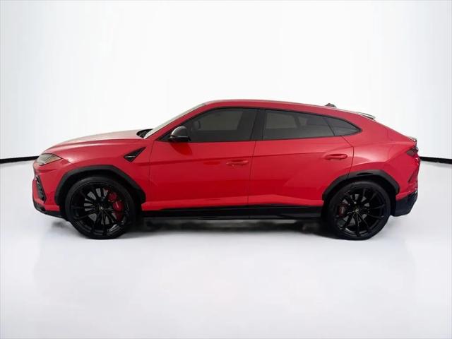 2022 Lamborghini Urus Standard