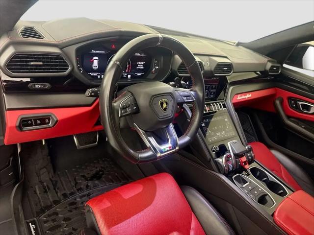 2022 Lamborghini Urus Standard