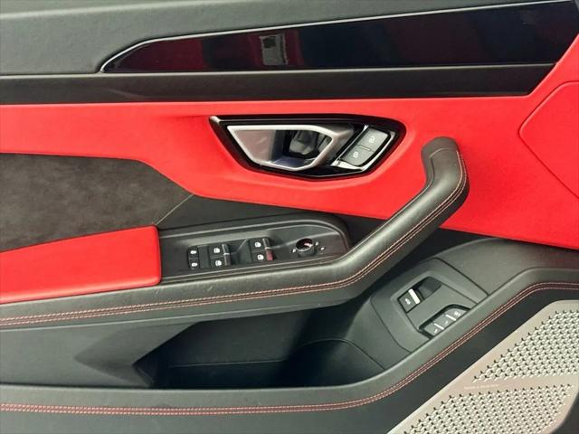 2022 Lamborghini Urus Standard
