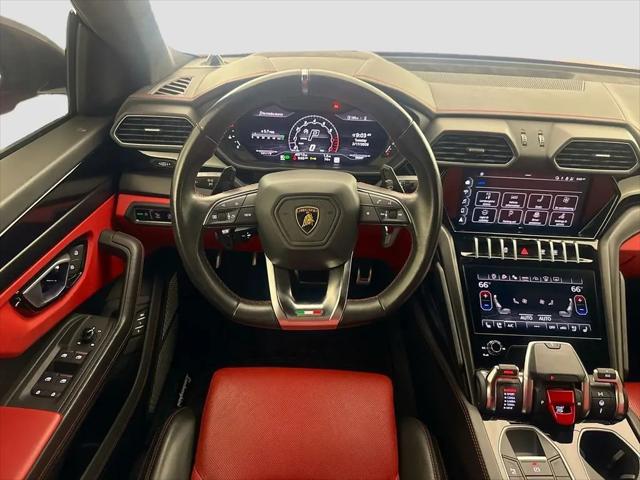 2022 Lamborghini Urus Standard