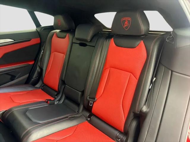 2022 Lamborghini Urus Standard